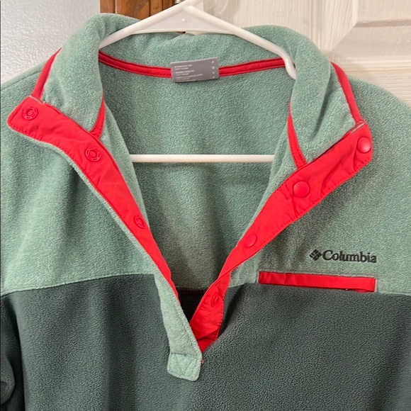 Columbia Green and Red Women's Top - Picture 2 of 4